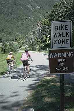 Walk signs on Franconia Notch bicycle path (12 KB JPEG)